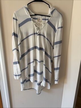 NWT- Billabong White and Blue Hooded Top- Med